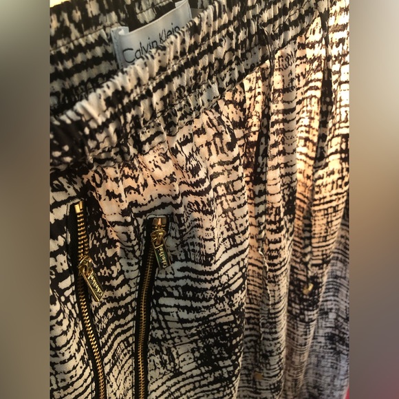 Calvin Klein Pants Size Medium - Picture 2 of 3